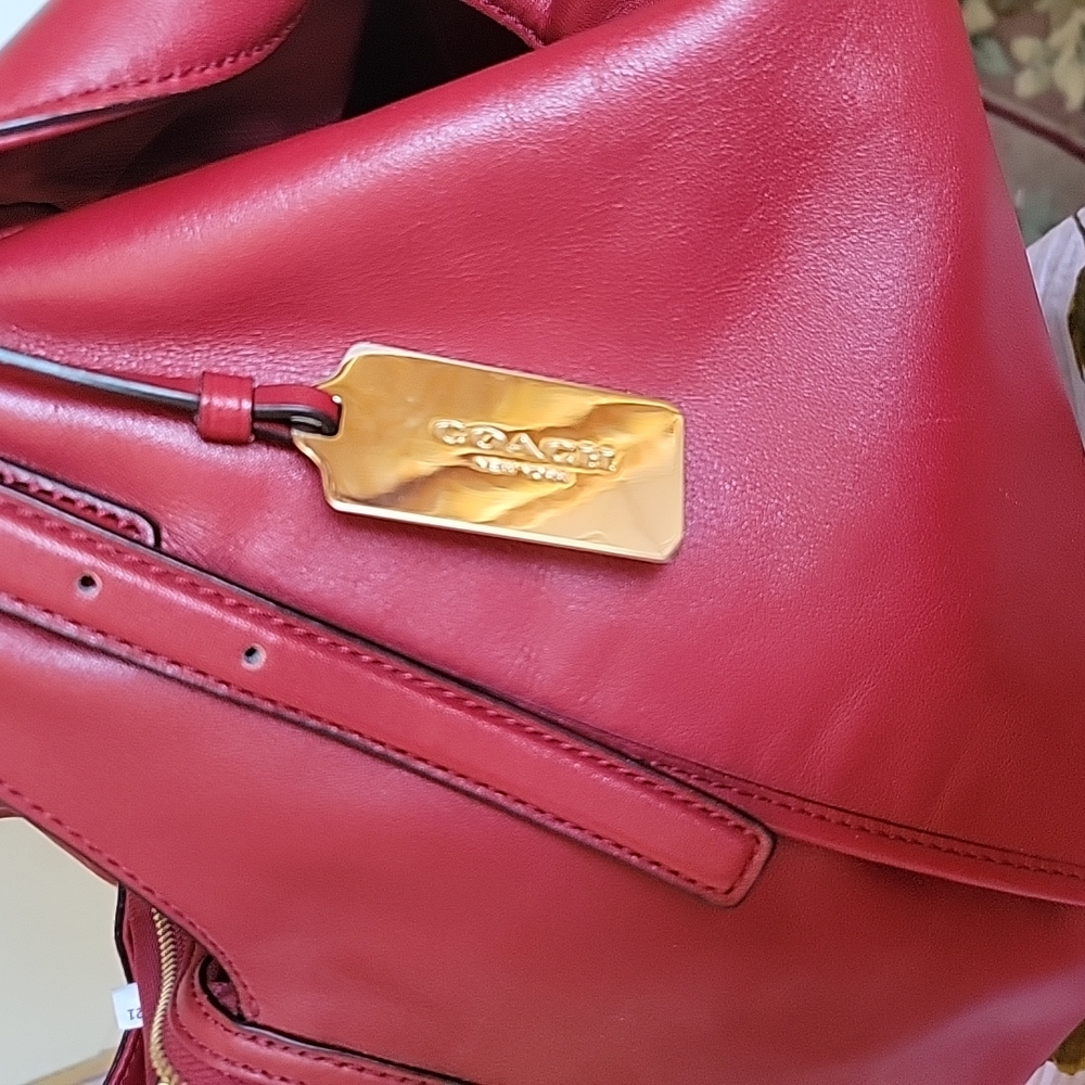 Coach Vibrant Red Leather Hobo Bag with Glossy Finish and Gold Hardwear - Picture 9 of 14